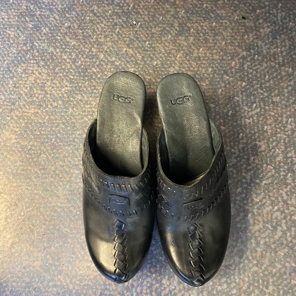 Ugg black leather clogs w/Sherpa lining in the front, Sz 7 - Picture 4 of 4